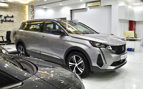 Peugeot 5008 GT ( 2024 Model ) in Silver Color GCC Specs