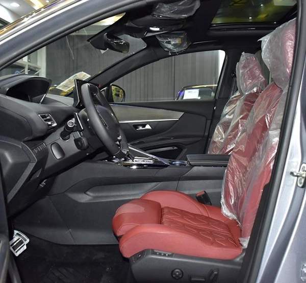 Peugeot 5008 GT ( 2024 Model ) in Silver Color GCC Specs