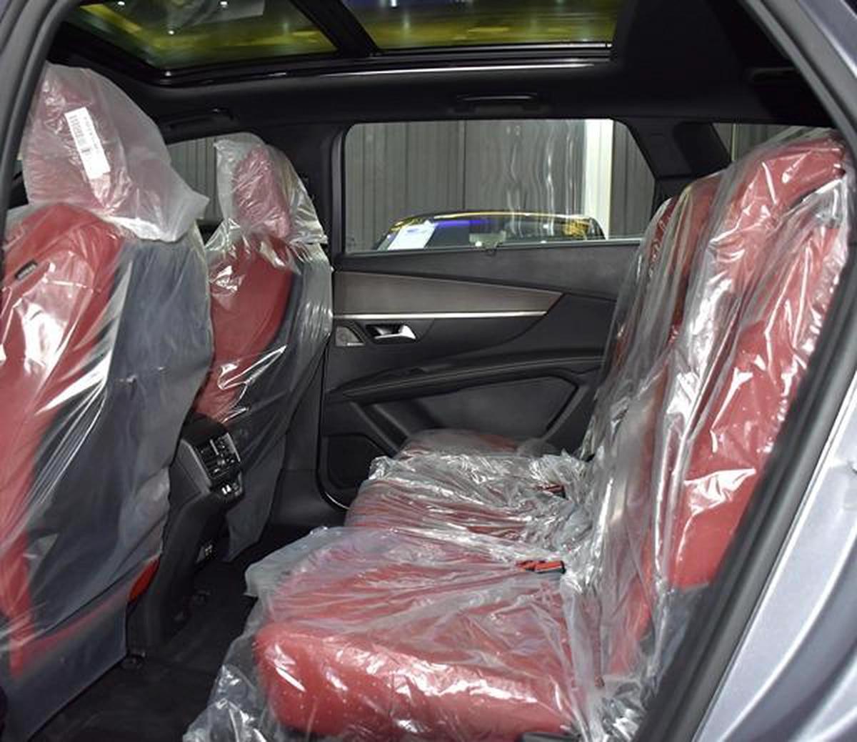 Peugeot 5008 GT ( 2024 Model ) in Silver Color GCC Specs-1-1
