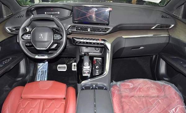 Peugeot 5008 GT ( 2024 Model ) in Silver Color GCC Specs