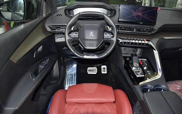 Peugeot 5008 GT ( 2024 Model ) in Silver Color GCC Specs