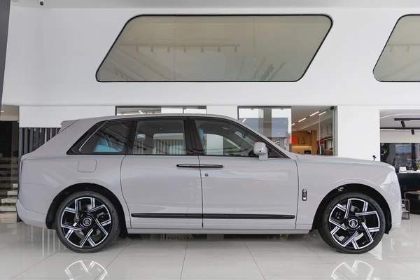 ROLLS ROYCE CULLINAN | BLACK BADGE | BESPOKE PREMIUM AUDIO | DUALITY SEATS | European Specs | 2026