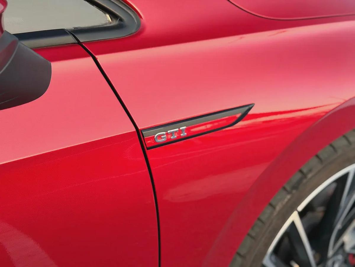 VOLKSWAGEN GOLF GTI — 2022 | GCC SPECS-8-8