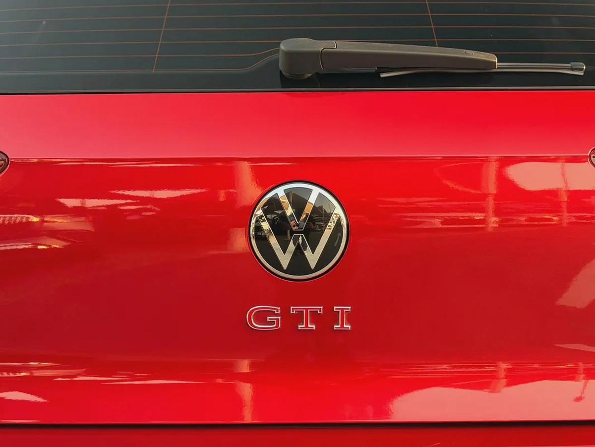 VOLKSWAGEN GOLF GTI — 2022 | GCC SPECS-10-10