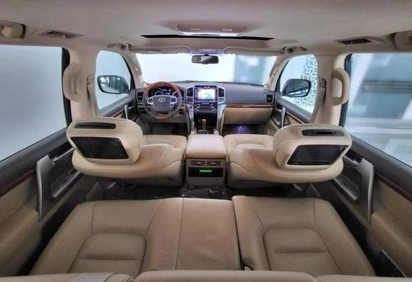 Toyota Land Cruiser VXR 5.7L-8CYL EXCELLENT CONDITION