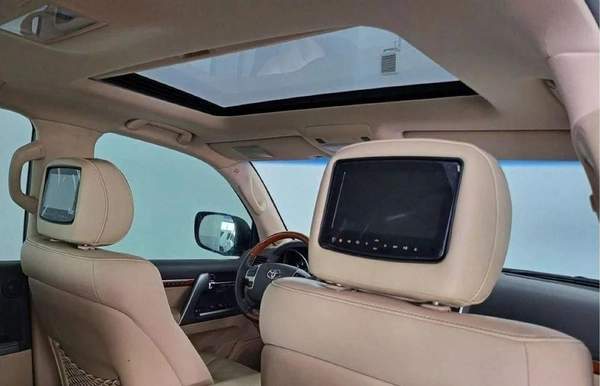 Toyota Land Cruiser VXR 5.7L-8CYL EXCELLENT CONDITION