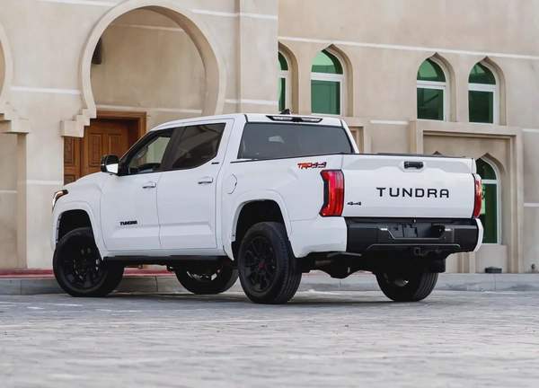 TOYOTA TUNDRA 2024 CRE WHITE