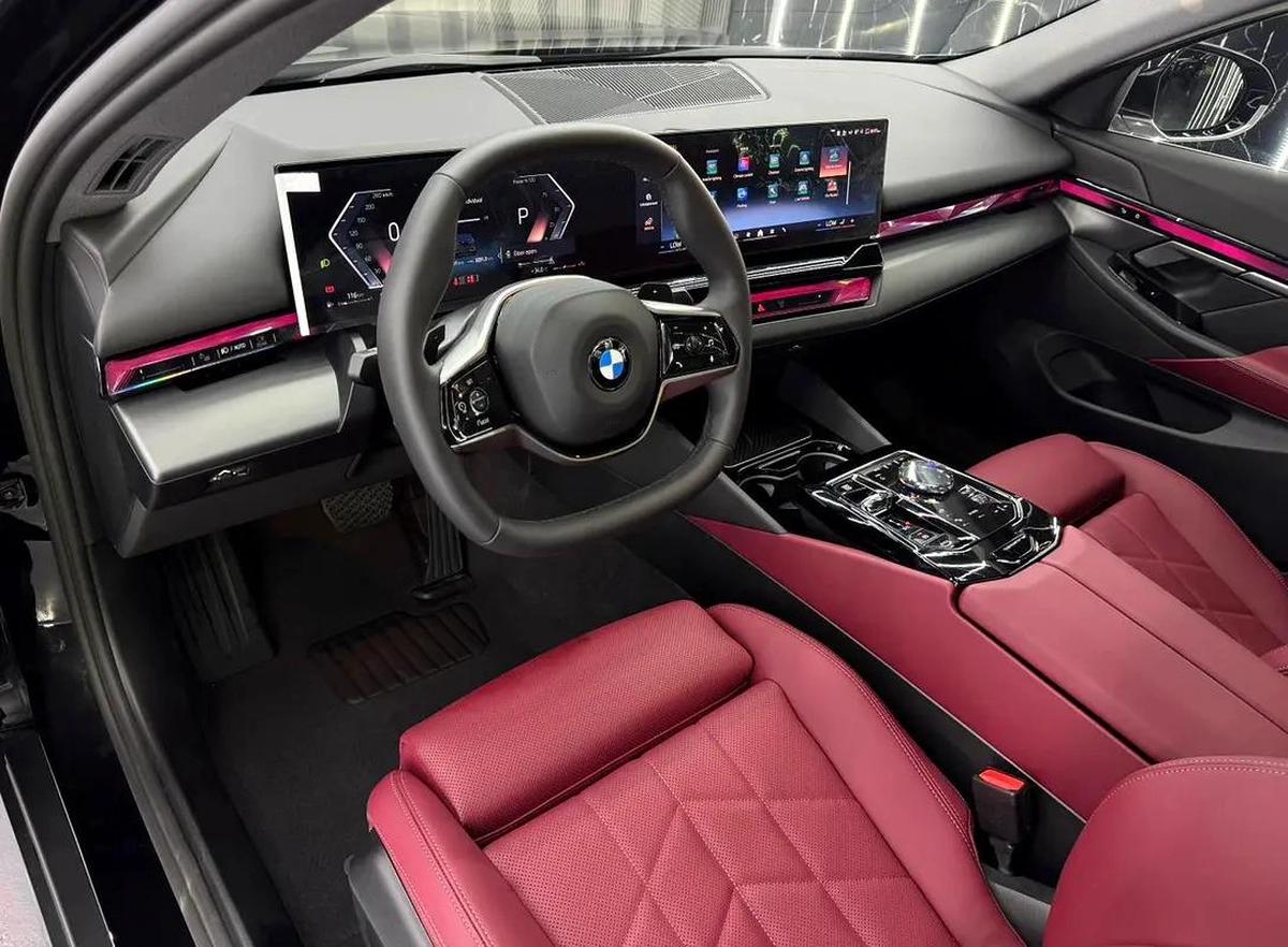 Exclusive offer | LOW Mileage | GCC | Luxury Sedan | AGMC Warranty 2028 | AGMC Service 2028-8-8