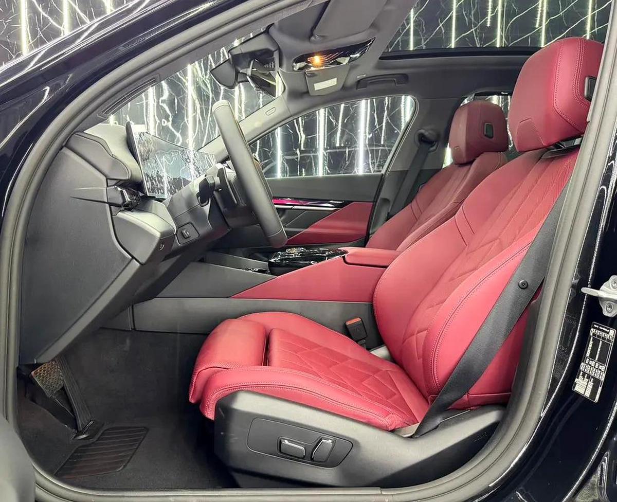 Exclusive offer | LOW Mileage | GCC | Luxury Sedan | AGMC Warranty 2028 | AGMC Service 2028-12-12