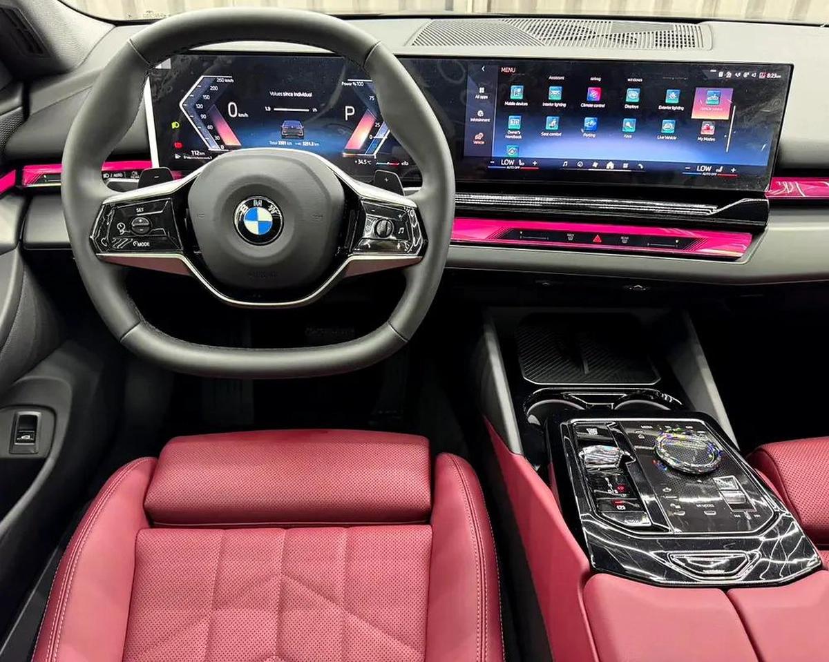 Exclusive offer | LOW Mileage | GCC | Luxury Sedan | AGMC Warranty 2028 | AGMC Service 2028-11-11