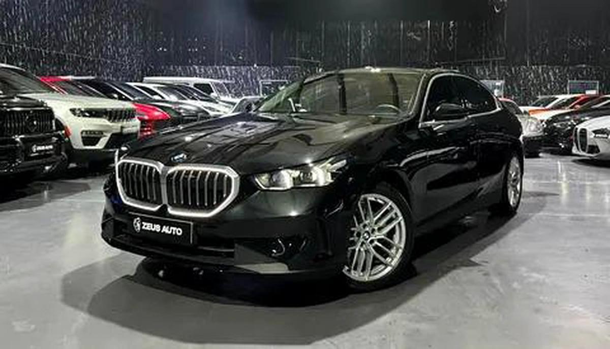 Exclusive offer | LOW Mileage | GCC | Luxury Sedan | AGMC Warranty 2028 | AGMC Service 2028-3-3