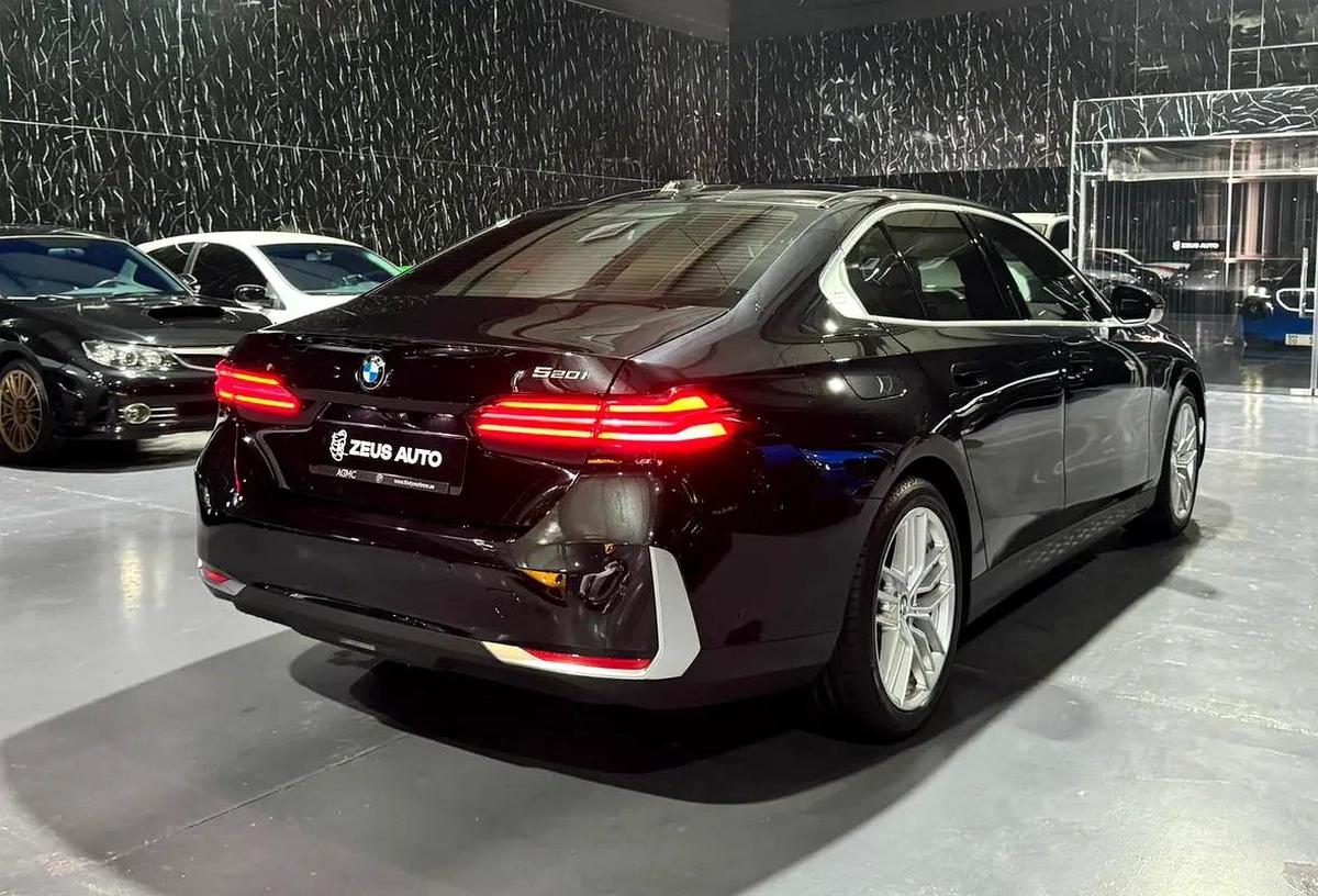 Exclusive offer | LOW Mileage | GCC | Luxury Sedan | AGMC Warranty 2028 | AGMC Service 2028-14-14