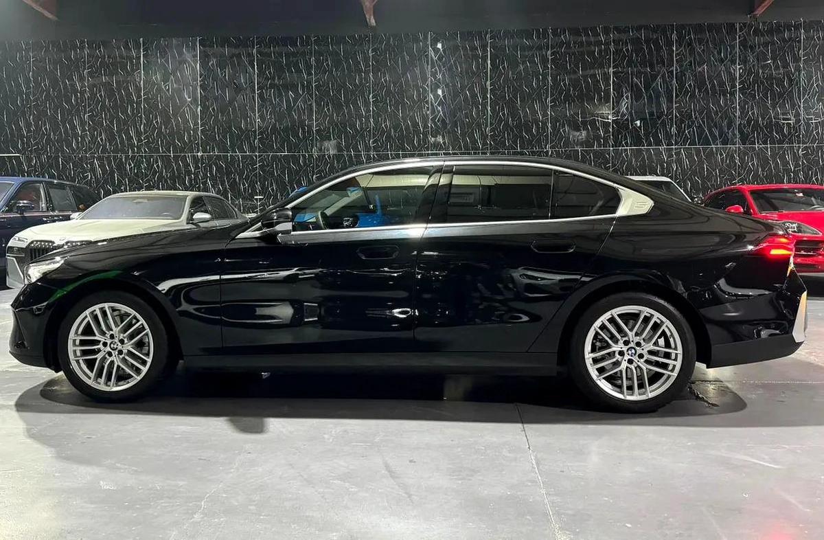 Exclusive offer | LOW Mileage | GCC | Luxury Sedan | AGMC Warranty 2028 | AGMC Service 2028-20-20