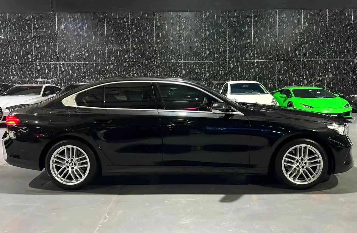 Exclusive offer | LOW Mileage | GCC | Luxury Sedan | AGMC Warranty 2028 | AGMC Service 2028-5-5