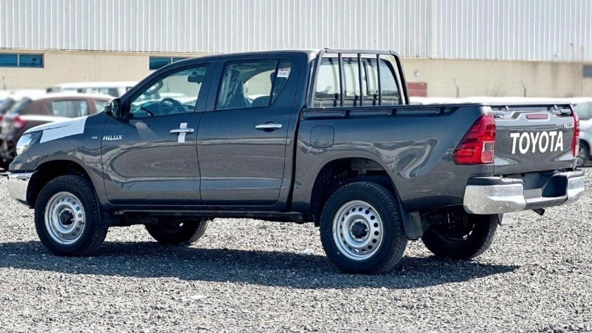 Toyota Hilux Toyota hilux 2.4L 2024 basic option V4-3-3