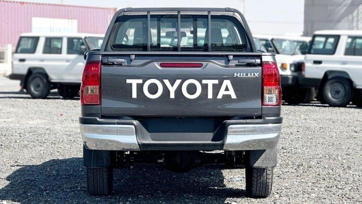 Toyota Hilux Toyota hilux 2.4L 2024 basic option V4-4-4