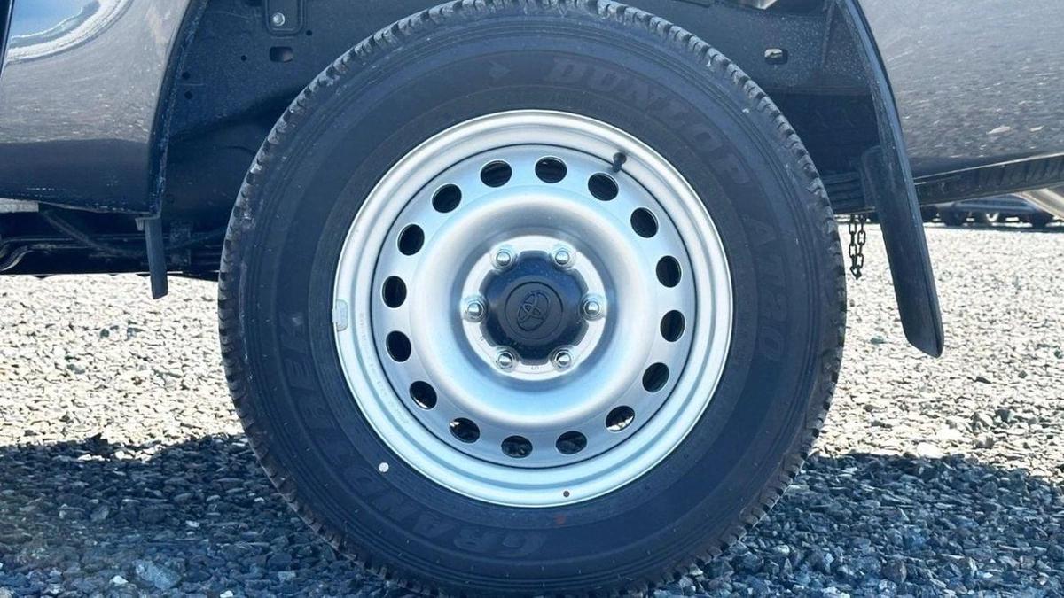 Toyota Hilux Toyota hilux 2.4L 2024 basic option V4-9-9