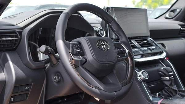 Toyota Land Cruiser Toyota land cruiser VXR 3.5L petrol MY 2025