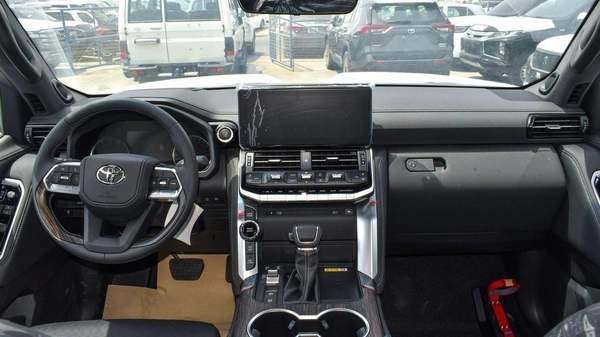 Toyota Land Cruiser Toyota land cruiser VXR 3.5L petrol MY 2025