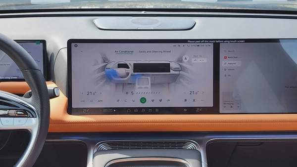 XPENG G9 (Black Orange)