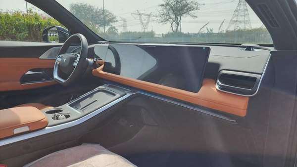 XPENG G9 (Black Orange)