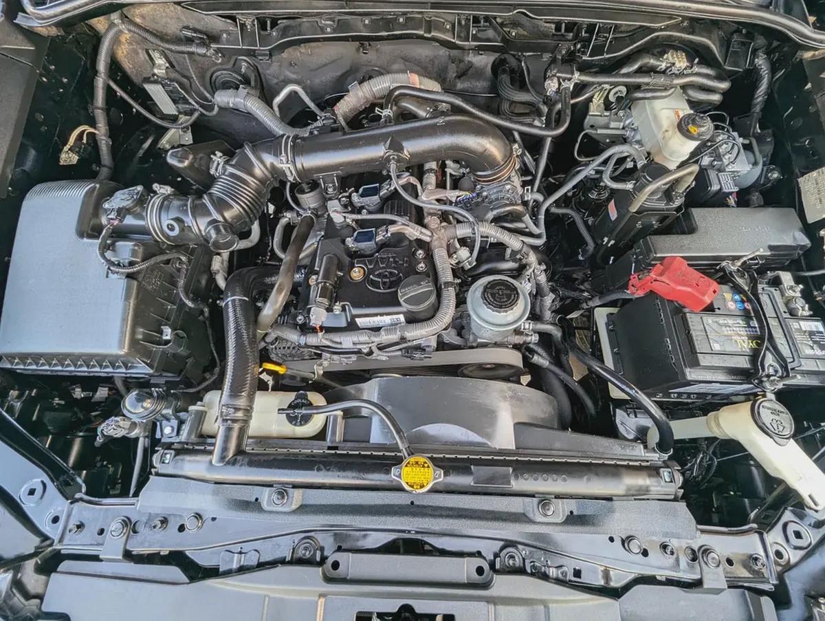 TOYOTA FORTUNER 2019 FACELIFTED 2025 GCC V4 2.7L IN EXCELLENT CONDITION-7-7