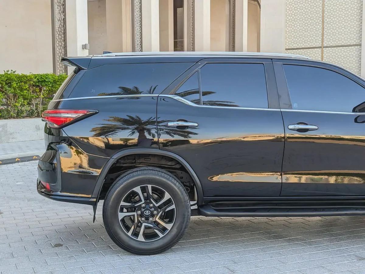 TOYOTA FORTUNER 2019 FACELIFTED 2025 GCC V4 2.7L IN EXCELLENT CONDITION-10-10
