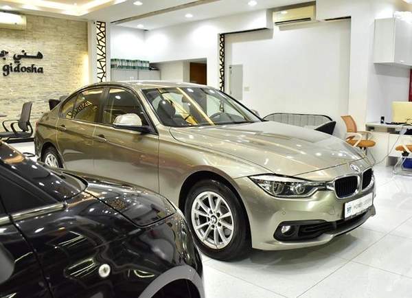 BMW 318i ( 2016 Model ) in Brown Color GCC Specs