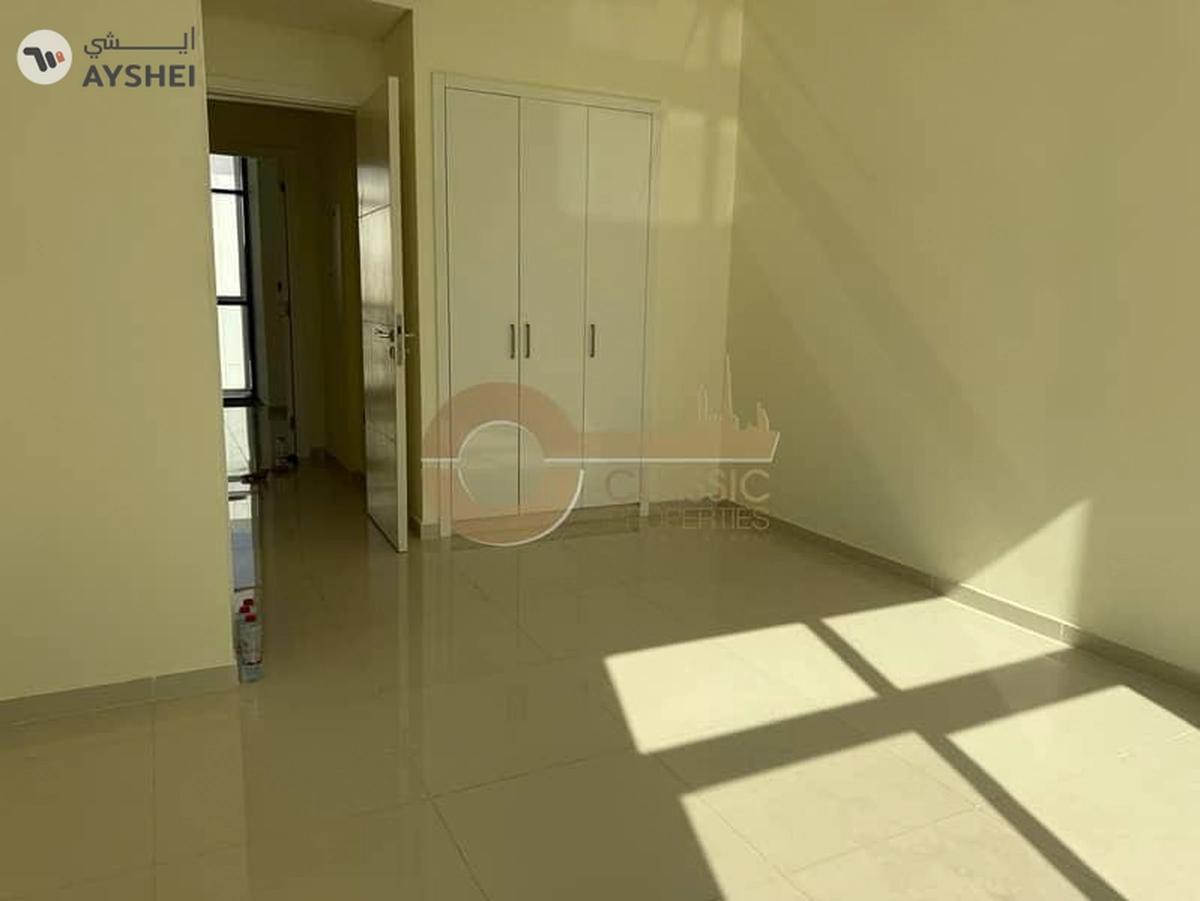 Stylish 2BR Townhouse | Middle unit | R2M11 Type-10-10