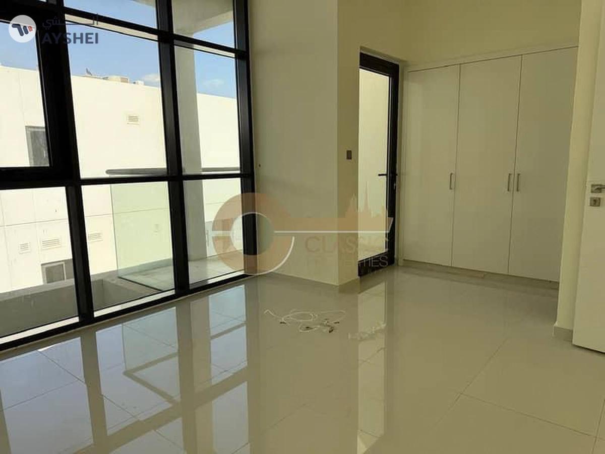 Stylish 2BR Townhouse | Middle unit | R2M11 Type-11-11