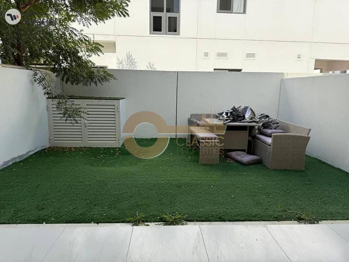 Stylish 2BR Townhouse | Middle unit | R2M11 Type-16-16