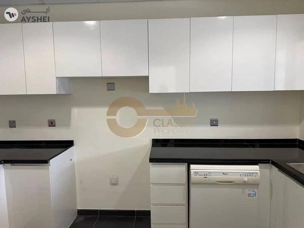 Stylish 2BR Townhouse | Middle unit | R2M11 Type