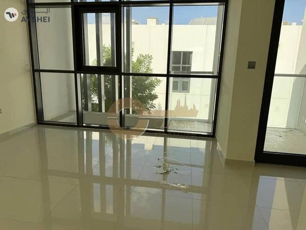 Stylish 2BR Townhouse | Middle unit | R2M11 Type