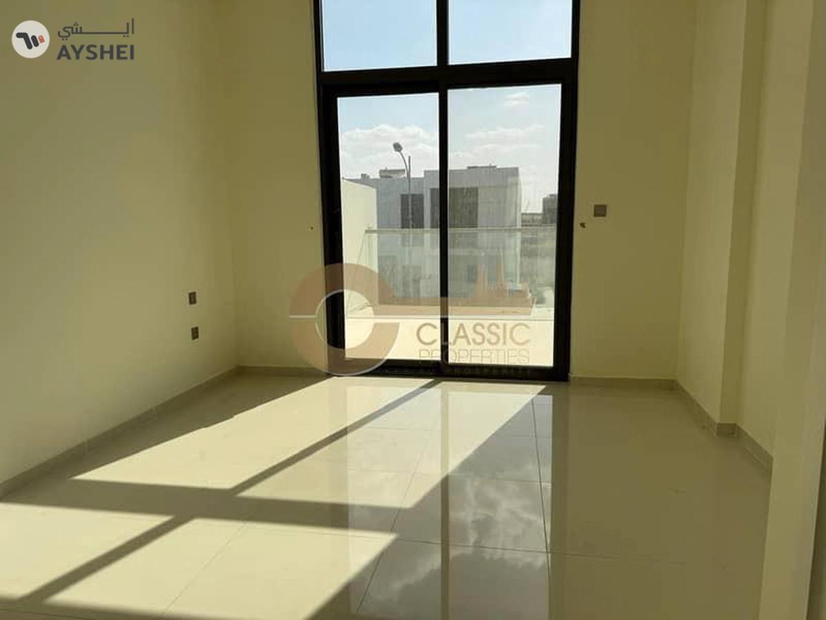 Stylish 2BR Townhouse | Middle unit | R2M11 Type-8-8