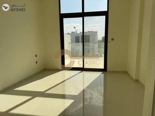 Stylish 2BR Townhouse | Middle unit | R2M11 Type