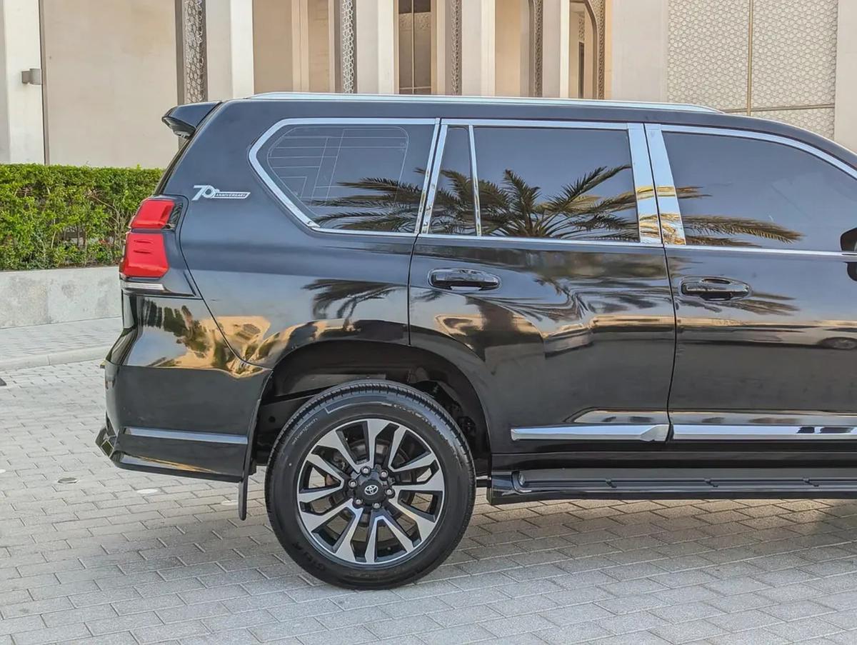 TOYOTA PRADO 2021 GCC V4 2.7L LOW MILEAGE IN EXCELLENT CONDITION-10-10