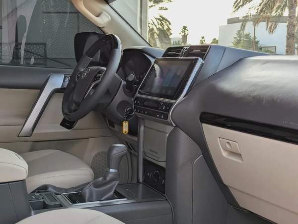 TOYOTA PRADO 2021 GCC V4 2.7L LOW MILEAGE IN EXCELLENT CONDITION