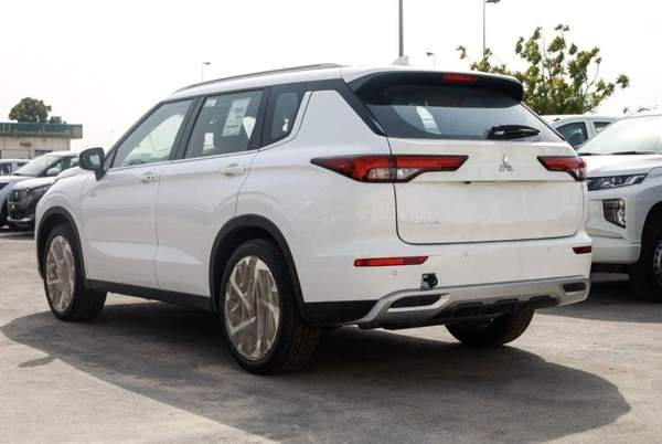 Mitsubishi Outlander OUTLANDER 2.5L 4WD WHITE