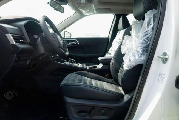 Mitsubishi Outlander OUTLANDER 2.5L 4WD WHITE