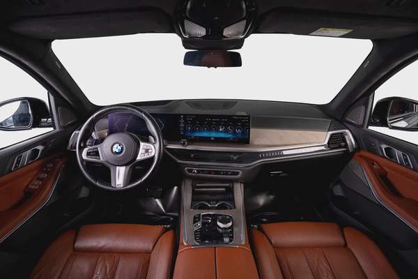 BMW X7 X-Drive 40i M Sport-GCC-AGMC Warranty and Service Contract Until 01/2028- 1 Owner-7 Seats