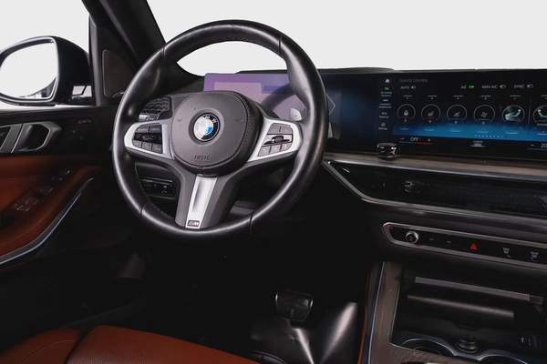 BMW X7 X-Drive 40i M Sport-GCC-AGMC Warranty and Service Contract Until 01/2028- 1 Owner-7 Seats