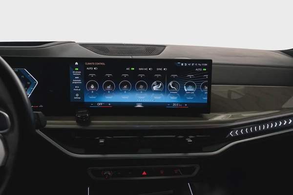 BMW X7 X-Drive 40i M Sport-GCC-AGMC Warranty and Service Contract Until 01/2028- 1 Owner-7 Seats