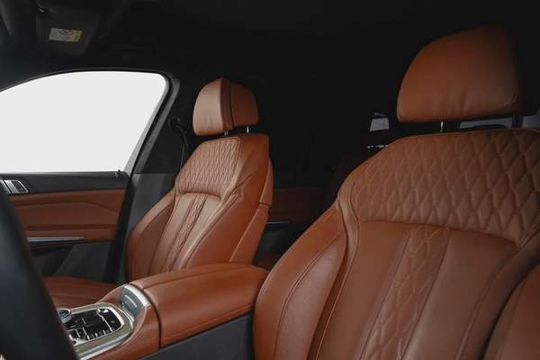 BMW X7 X-Drive 40i M Sport-GCC-AGMC Warranty and Service Contract Until 01/2028- 1 Owner-7 Seats