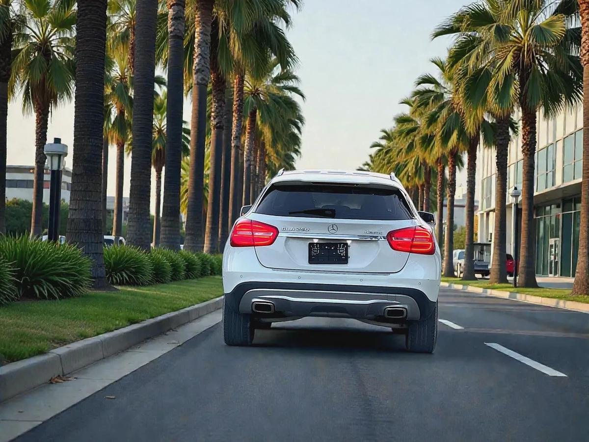 AED 1393 P.M | MERCEDES BENZ | GLA250 | 2.0L | 2017 | GCC | EXCELLET CONDITION-8-8