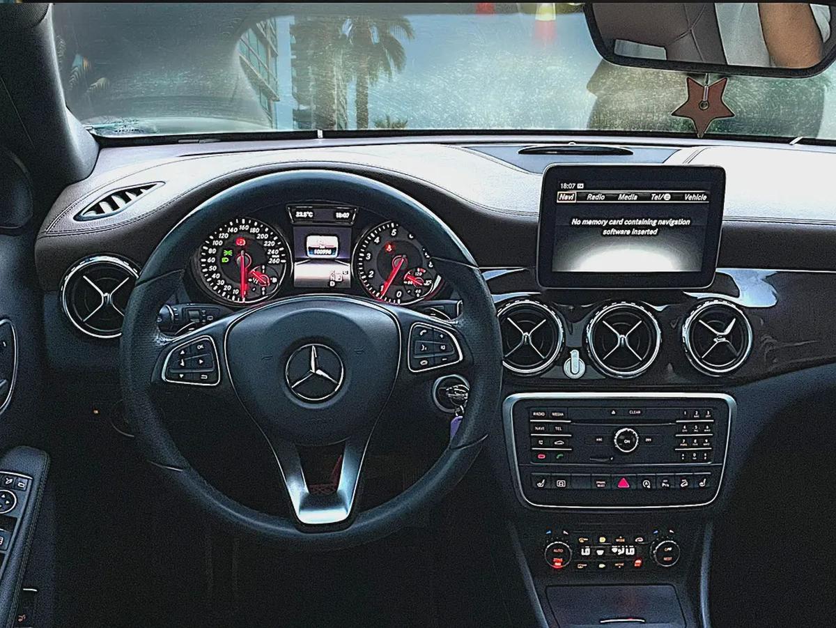 AED 1393 P.M | MERCEDES BENZ | GLA250 | 2.0L | 2017 | GCC | EXCELLET CONDITION-9-9