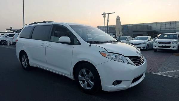 2011 Toyota Sienna SE - American Specs - Well Maintained