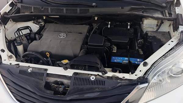 2011 Toyota Sienna SE - American Specs - Well Maintained