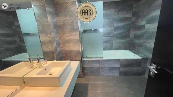 spacious 3bhk in sheikh zayad road rent only 242k