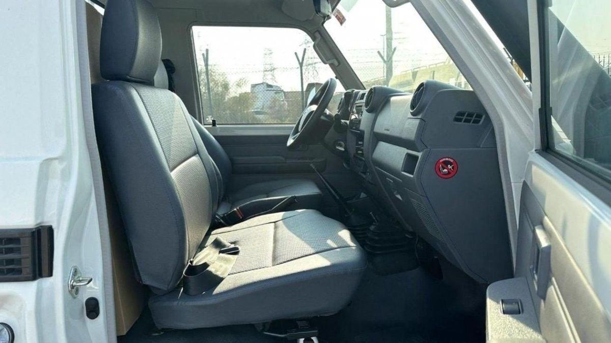 Toyota Land Cruiser Pick Up Toyota Land Cruiser Pickup 4.2L Diesel SC V4 2025-7-7