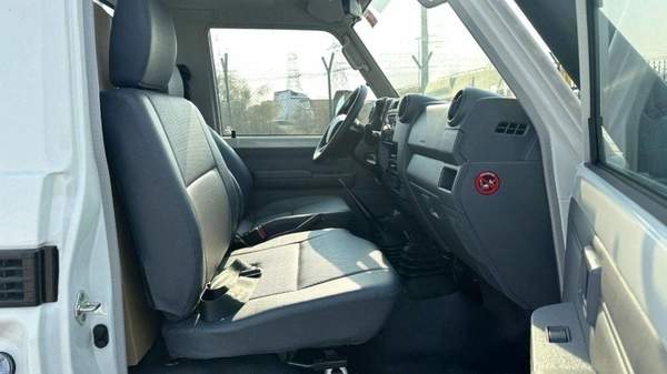 Toyota Land Cruiser Pick Up Toyota Land Cruiser Pickup 4.2L Diesel SC V4 2025